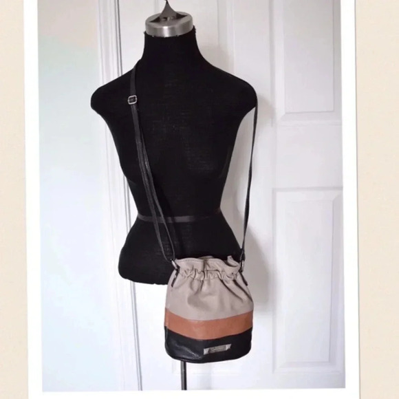 NWOT Jessica Simpson  cross body bag - Picture 1 of 4